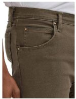 Wrangler Authentics Men's Classic 5-Pocket Regular Fit Flex Jeans - Image 2